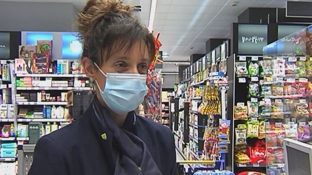 El Gobierno vasco vacunará al personal de los supermercados y a los conductores de autobús