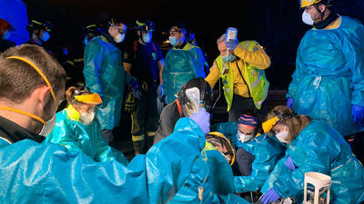 Un fallecido en una colisión de un coche contra un autobús de la EMT en San Blas