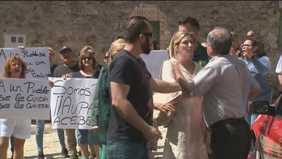 Los vecinos de La Acebeda sacados del padrón por la alcaldesa sin su permiso piden una solución