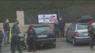 Los vecinos de la urbanización El Bosque, en Villaviciosa, en guerra contra "el cierre" de 'su' Mercadona