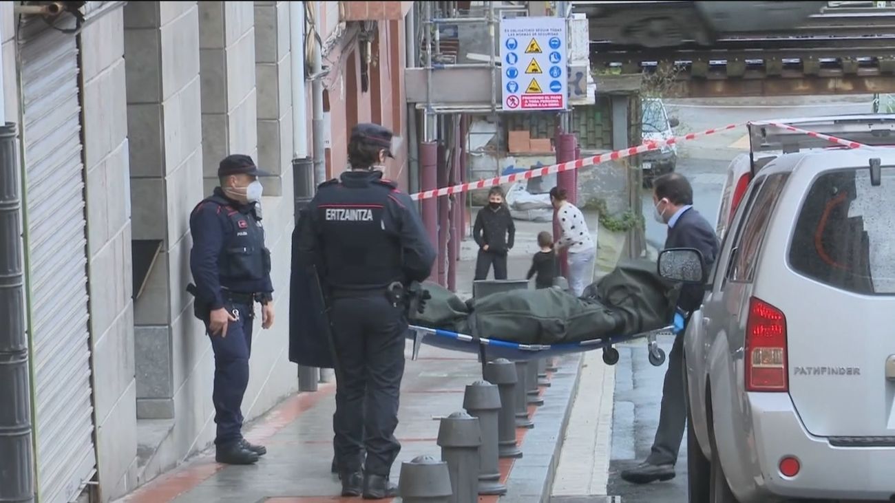 Mata a su mujer a hachazos en Sestao (Bizkaia) y se suicida arrojándose a la ría