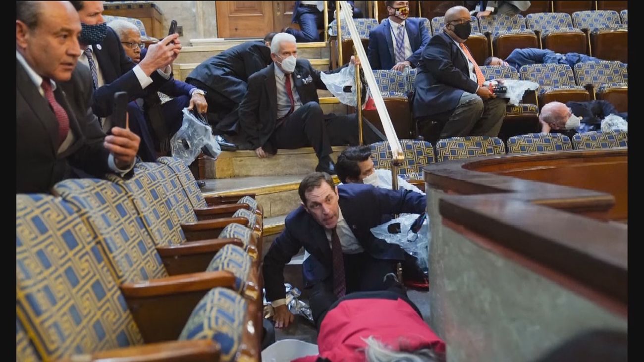 Trump se negó inicialmente a ordenar a los  asaltantes del Capitolio que suspendieran la incursión