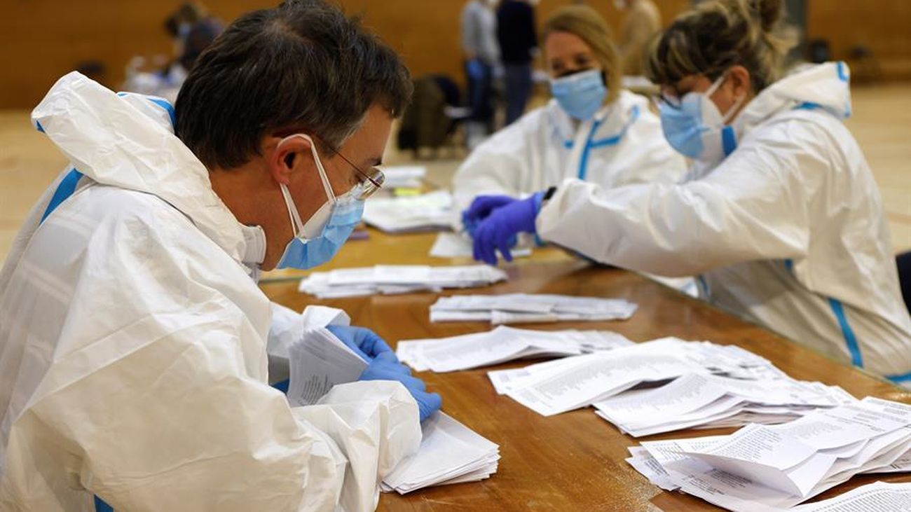 Empate entre PSC y ERC en las elecciones catalanas