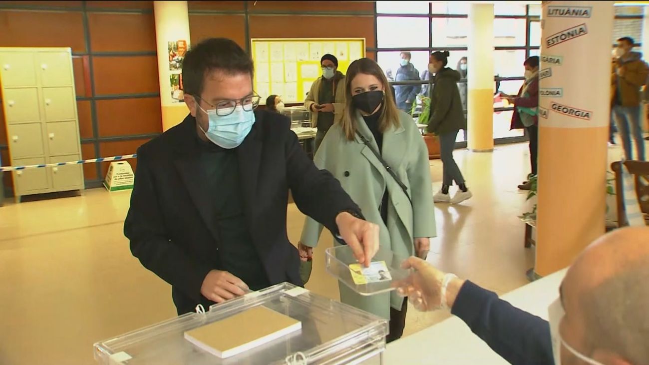 Los candidatos ejercen su derecho al voto con un llamamiento por el voto masivo