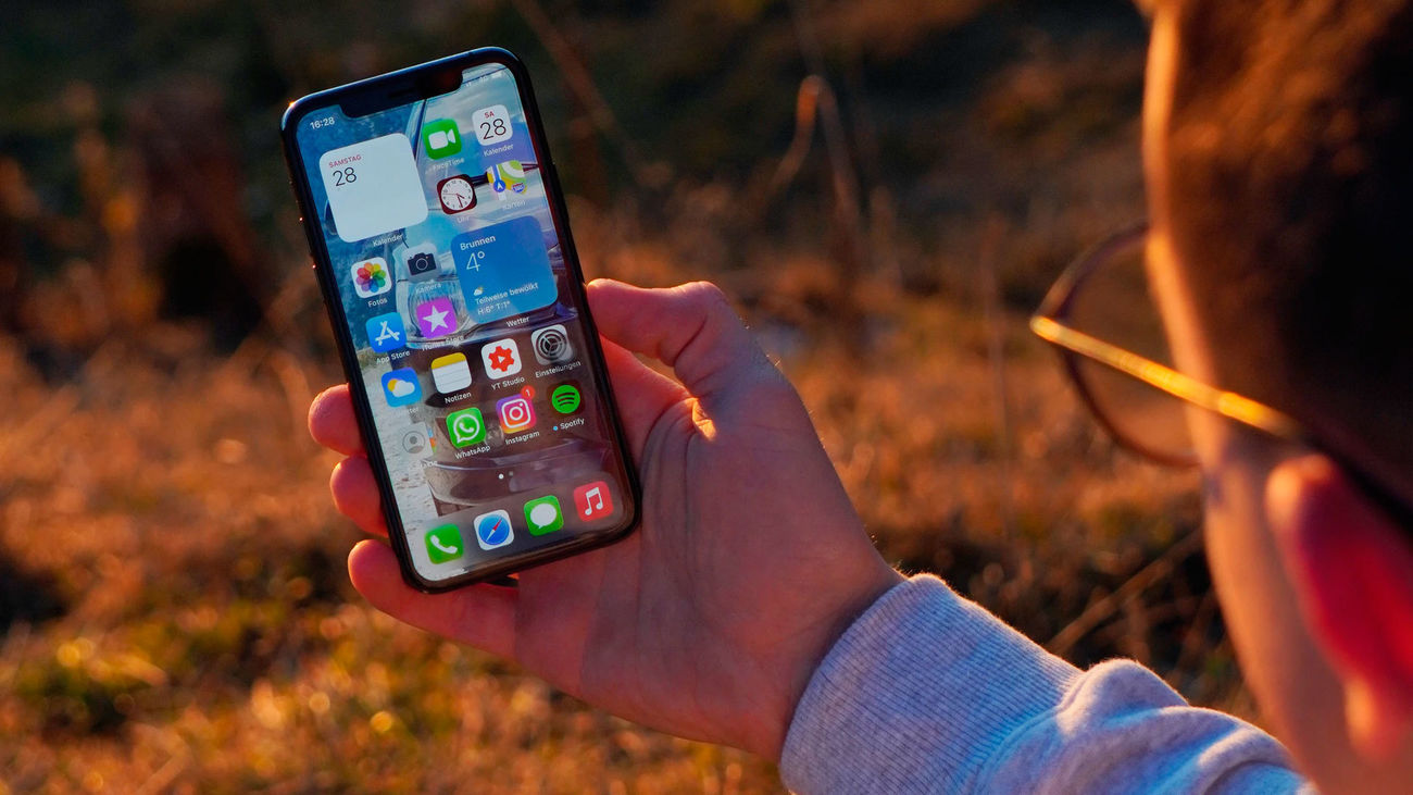 Los adolescentes españoles pasan más tiempo en las redes sociales que en clase