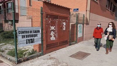 Butarque (Villaverde) llena de pancartas sus calles y edificios para reclamar el centro de salud