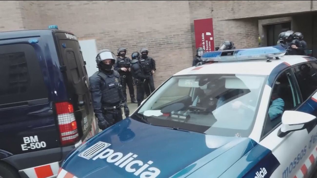 Entra en prisión el rapero  Pablo Hasel  tras ser detenido por los Mossos