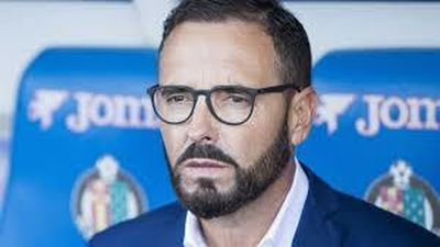 Bordalás:  "El fútbol de Benzema me hipnotiza"