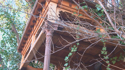 La casa con balcón y patio inglés del 'Madrid moderno'