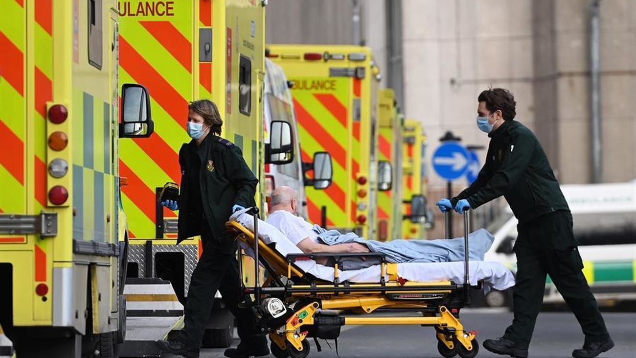 Reino Unido, primer país que infectará de coronavirus a personas sanas para probar fármacos antiCovid