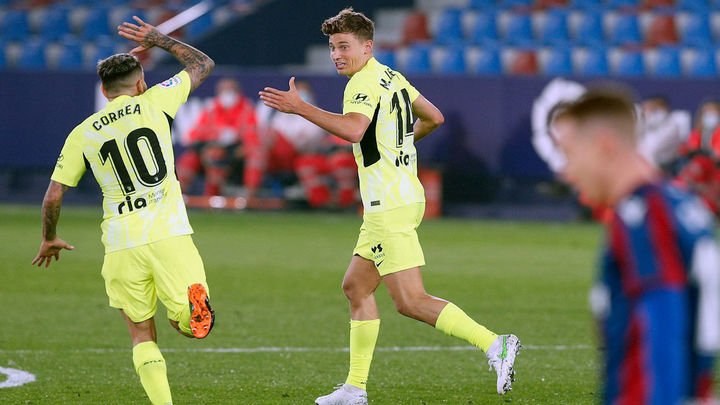 Correa y Llorente ante el Levante / EFE