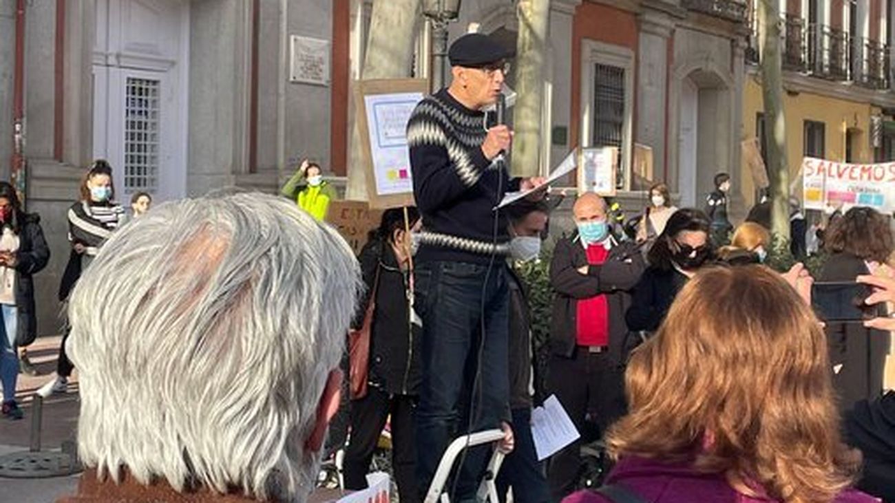 Acto de 'Casa Chamberí' frente a la Junta de Distrito