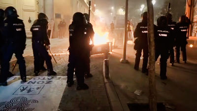 Graves disturbios en Sol tras la manifestación en apoyo a Pablo Hasel