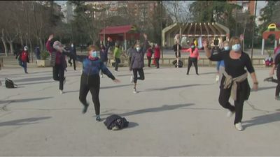 Gimnasia en el Parque Berlín para alegría de los mayores de Chamartín