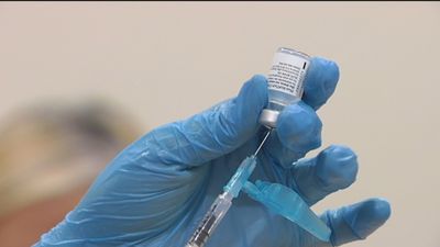 Todos los adultos en el Reino Unido podrán vacunarse antes del 31 de julio