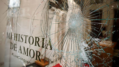 Vecinos y comerciantes del centro recuperan la normalidad tras los disturbios