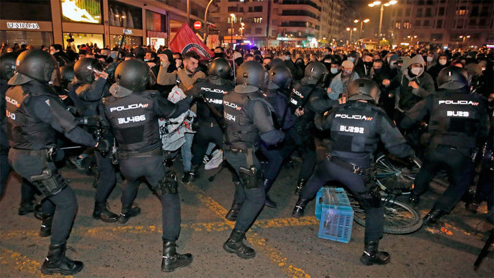 Carga policial en Valencia / EFE