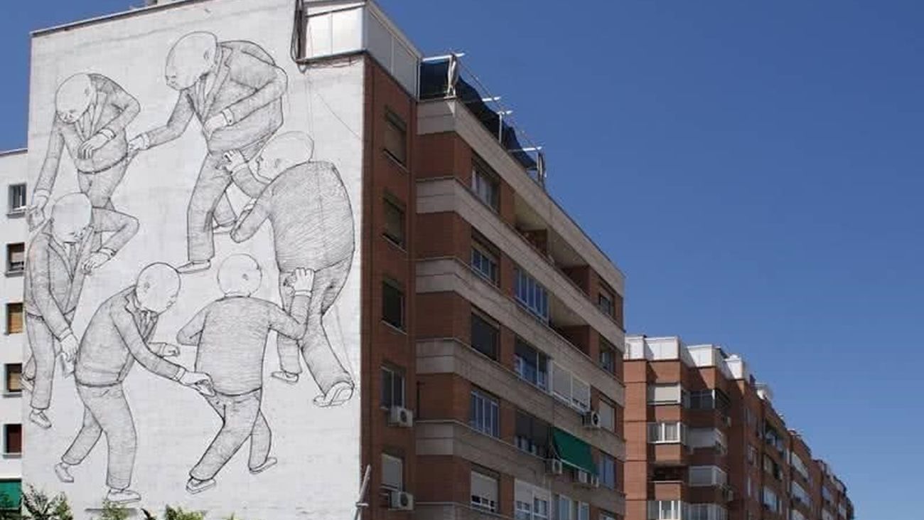 La reforma de un edificio acaba con un mural del artista urbano Blu en Usera