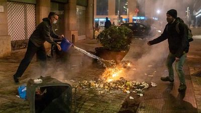 La cuarta noche de altercados en Cataluña tras la detención de Hasel se salda con cuatro detenidos