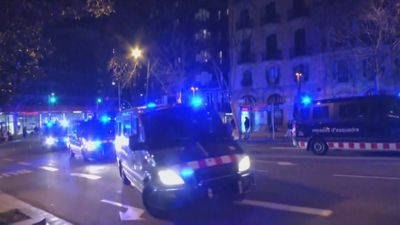Nuevos saqueos y actos vandálicos en la quinta noche de concentraciones en Cataluña por Hasel