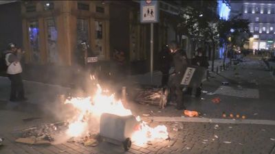 Los comerciantes de Callao mantienen la persiana abierta hasta el último minuto