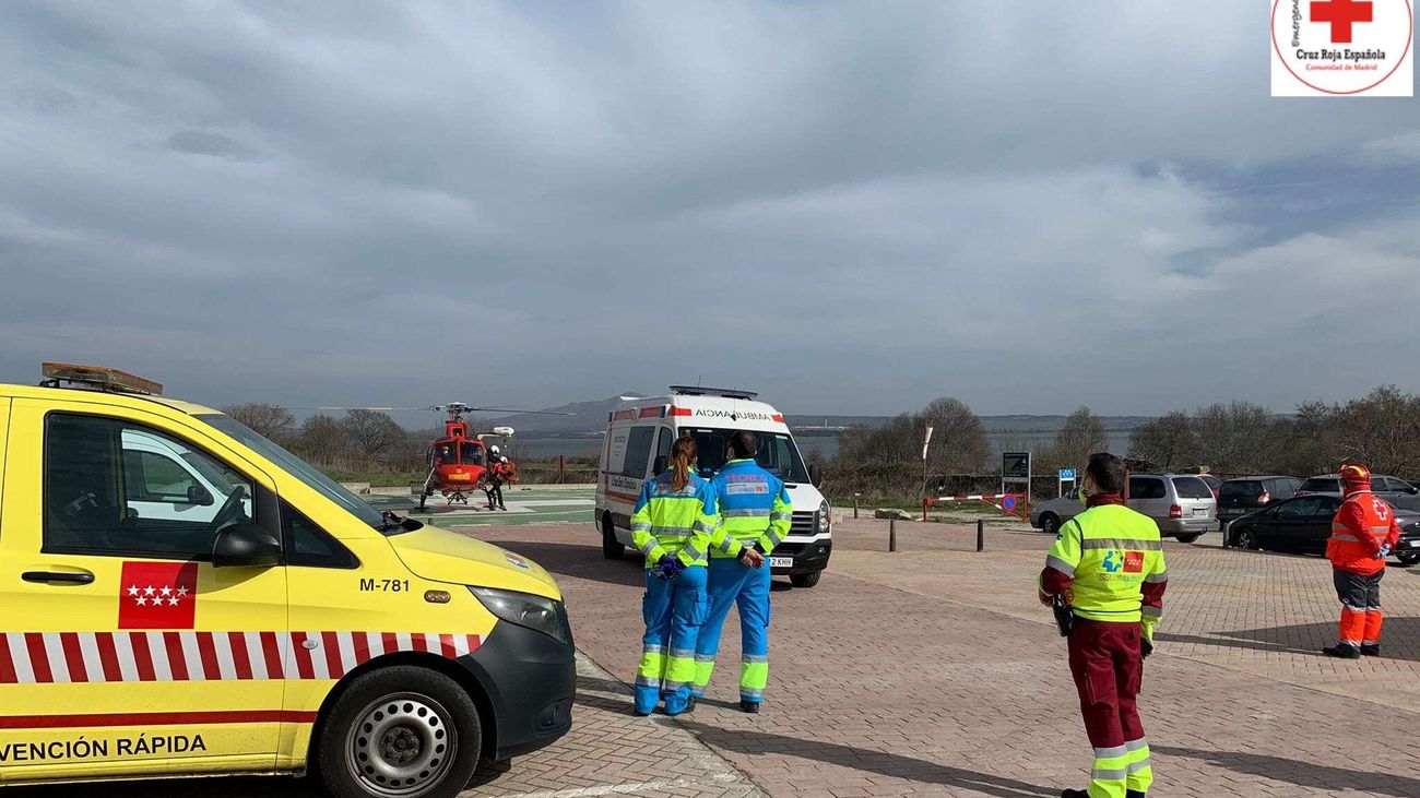 Bomberos del GERA rescatan a un hombre   en La Pedriza