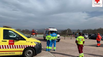 Bomberos del GERA rescatan a un hombre  tras sufrir una  caída escalando en La Pedriza