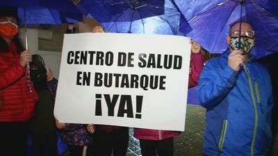 Los vecinos de Butarque se concentran para exigir un Centro de Salud en el barrio