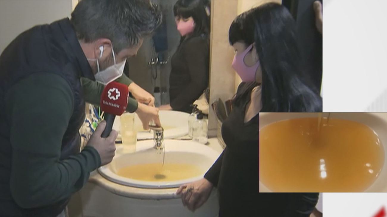 Dos años con agua amarilla saliendo del grifo en Villaverde