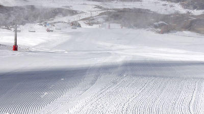 Las últimas nevadas animan la temporada de esquí en las estaciones madrileñas