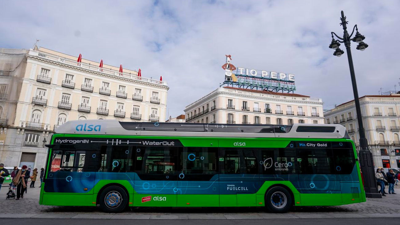 Ya rueda en Madrid el primer autobús de hidrógeno que circula en España