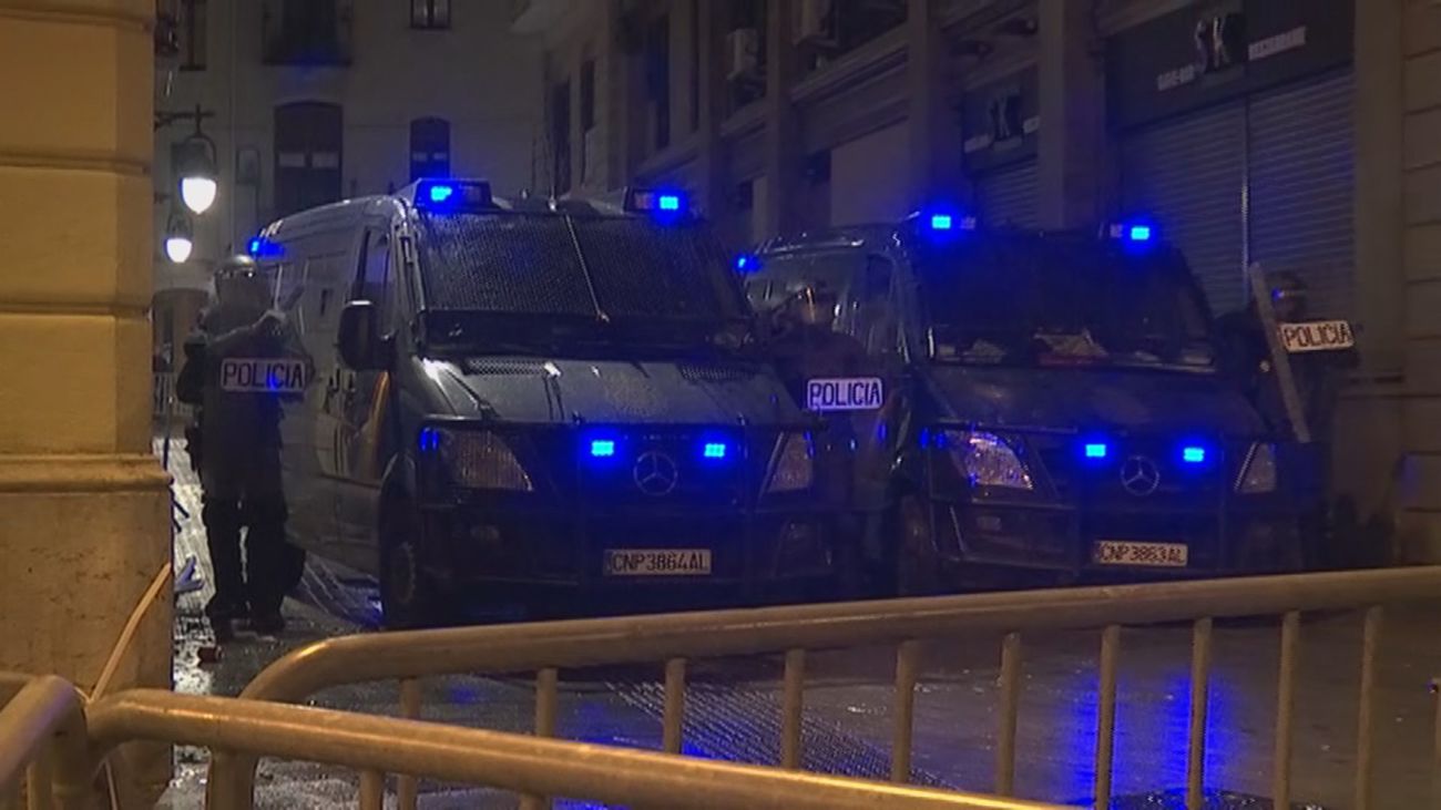 Séptima noche de disturbios en Barcelona tras una protesta contra los antidisturbios