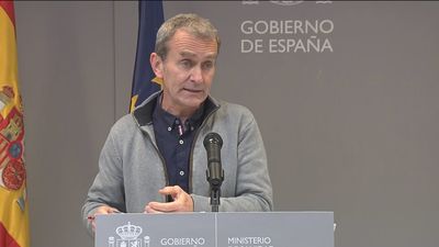 Simón dice que una relajación "excesiva" puede poner de nuevo en peligro la presión asistencial