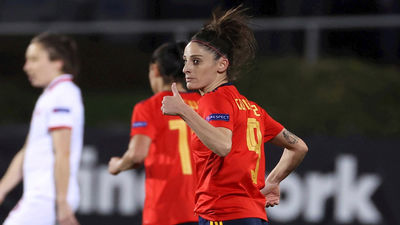 3-0. España celebra ir a la Euro con una goleada a Polonia