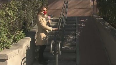 Historia de una barandilla "absurda" en una escalera de Ciudad Lineal