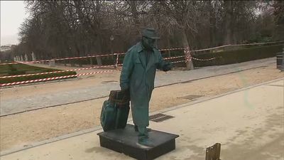 Pintores, mimos y músicos regresan al Retiro tras el paso de Filomena