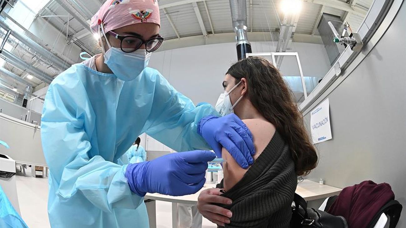 Vacunación contra el coronavirus en el hospital Isabel Zendal