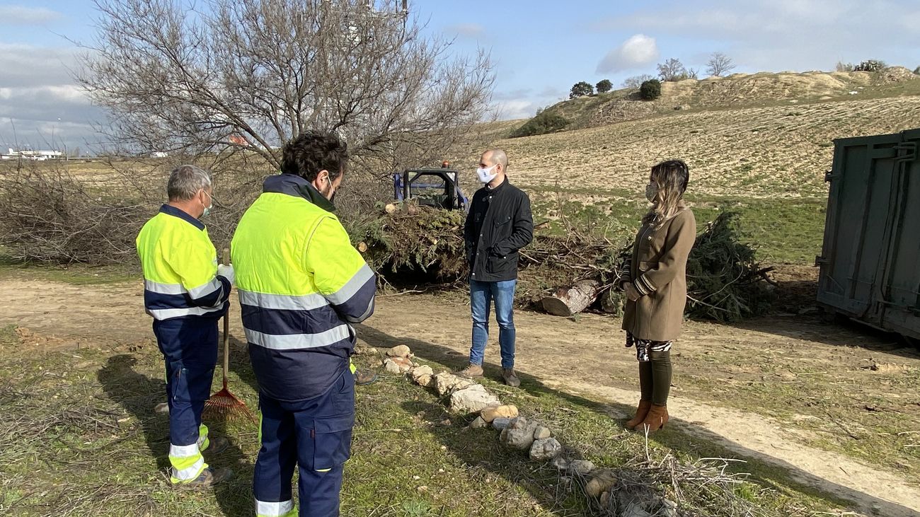 El alcalde de Majadahonda durante la visita a los caminos públicos del municipio
