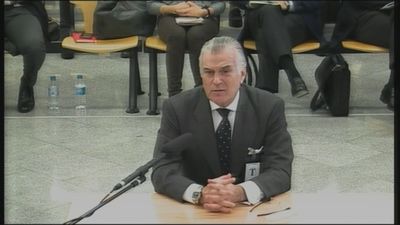 Esperanza Aguirre se querellará contra Bárcenas por acusarla de recibir un sobre con 60.000 euros de un empresario