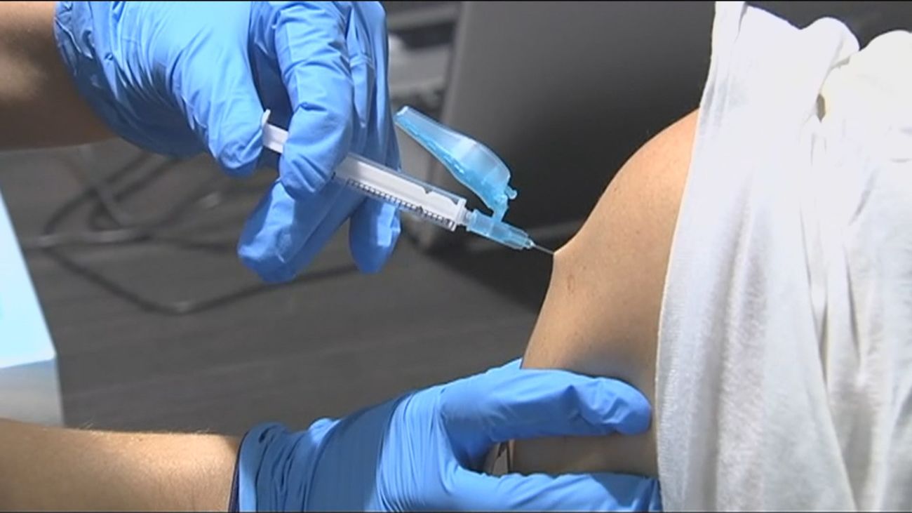 Los expertos aseguran que no hay motivos para recelar de la vacuna de AstraZeneca