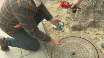 Nuevas quejas por los calambres de la alcantarilla 'electrificada' de la calle Ferraz