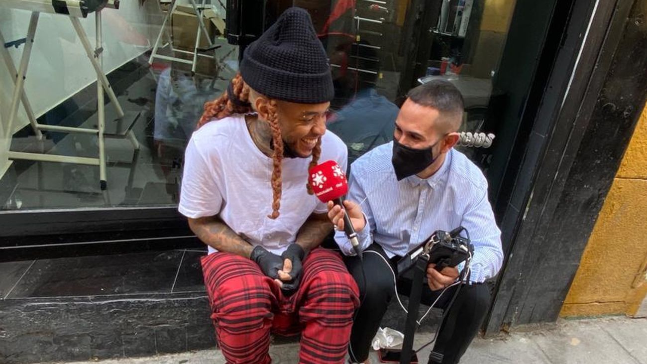 Conocemos a Wizarchy, el peluquero del anuncio del Atlético