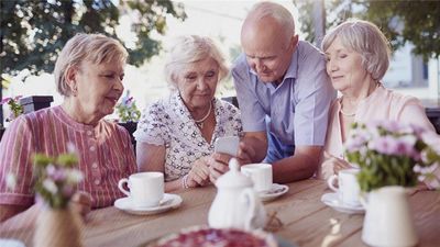 Qué es el 'cohousing': viviendas colaborativas para envejecer entre amigos