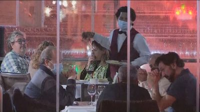 ¿Qué opinan los hosteleros madrileños de las críticas del Gobierno sobre las condiciones salariales en el sector?