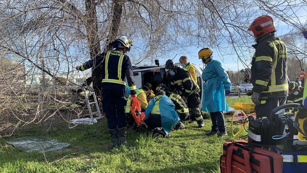 Siete personas heridas de diversa consideración al colisionar dos vehículos en la M-14