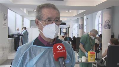 El Colegio Oficial de Médicos de Madrid vacuna ya a los  médicos "que no tienen posibilidad de ser vacunados" en el trabajo