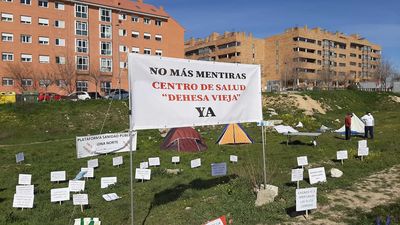 Acampada vecinal en Sanse para reclamar el centro de salud de Dehesa Vieja