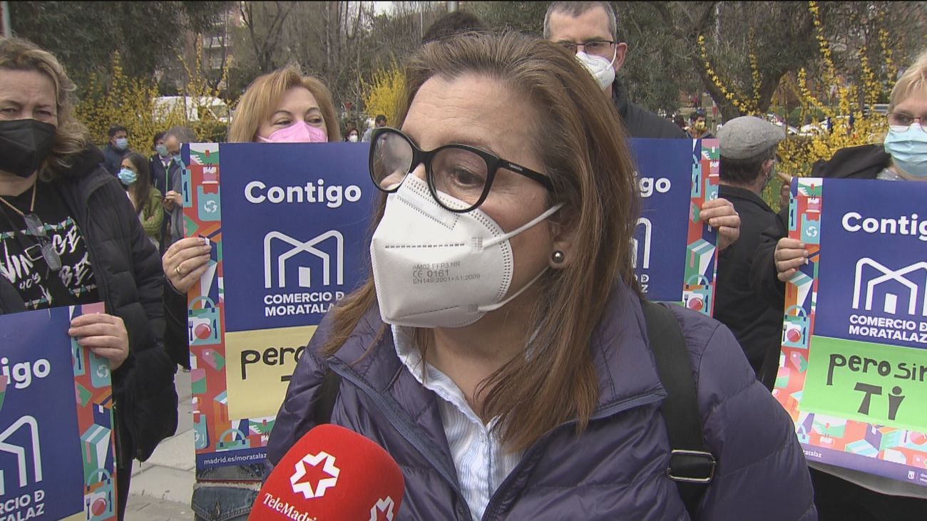 Protesta de los comerciantes del mercado de Moratalaz contra el cambio de gestión