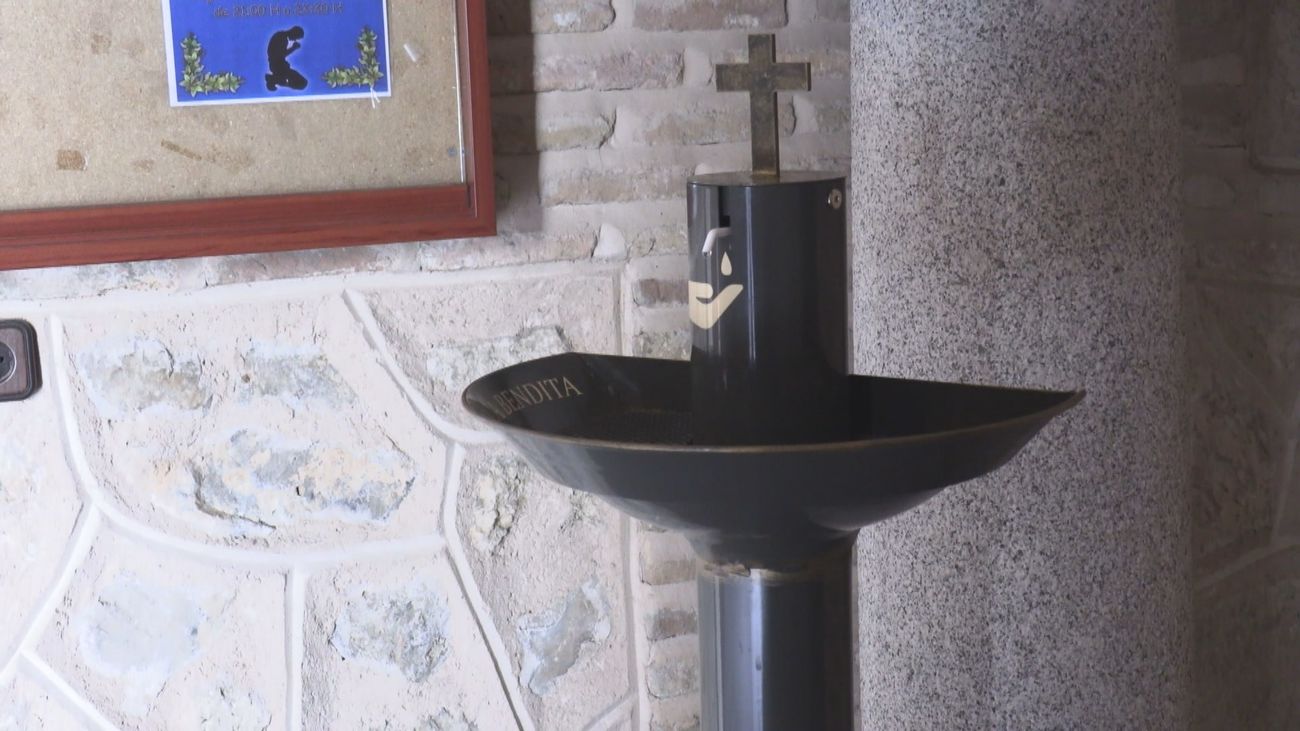 Así es la fuente de agua bendita 'anti covid' inventada por españoles