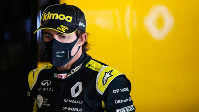 Alonso a los aficionados: "Estoy deseando enseñaros el coche"